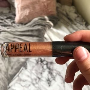 Bronze liquid eyeshadow
